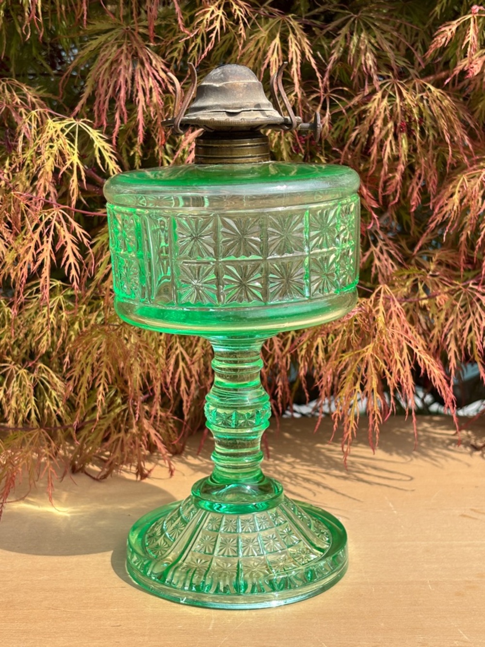 Antique King, Son & Co. No.24 Uranium Oil Lamp - Picture 5 of 12